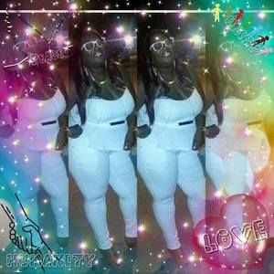 Meet your Posher, Dee dee